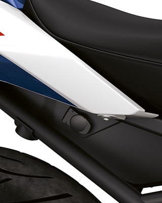 Caja de enchufe de carga de 12 V en la zaga de la R 1250 RS